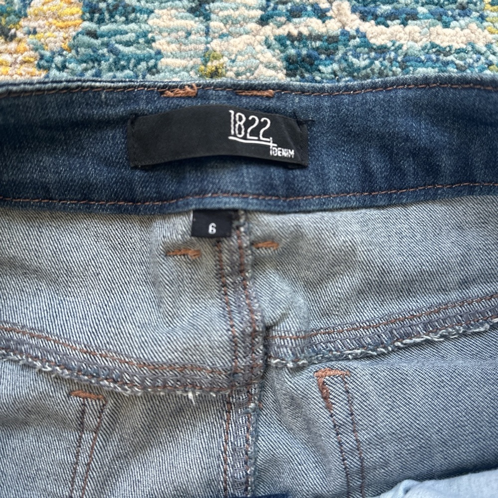 Size 6 stretchy 1822 dark wash distressed jeans - Picture 3 of 5